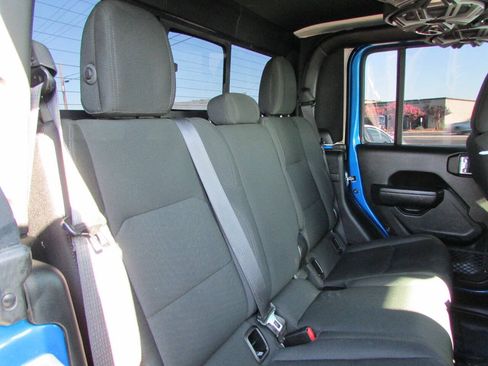 Used 2023 Jeep Gladiator Sport AWD/4WD image 38