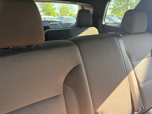 Used 2023 Chevrolet Traverse LT FWD image 40
