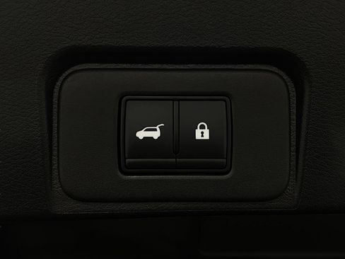 Certified 2025 Nissan Rogue SV image 6