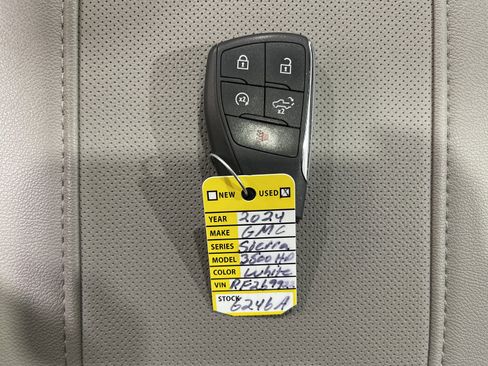 Used 2024 GMC Sierra 3500 SLT w/ SLT Premium Package AWD/4WD image 28