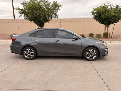Used 2019 Kia Forte LXS FWD image 3