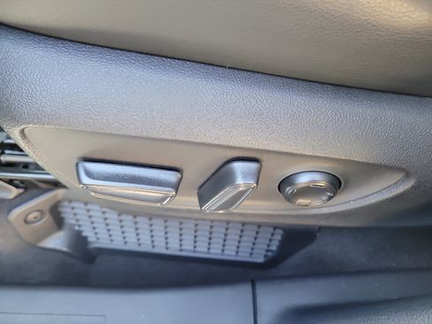 Used 2025 Toyota Sienna Limited image 22