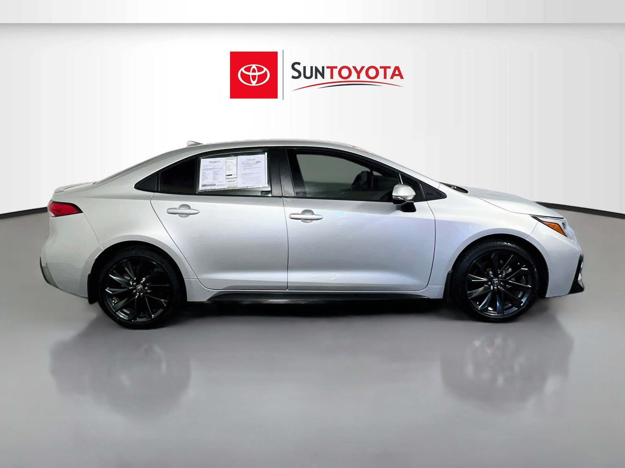 Used 2024 Toyota Corolla SE FWD image 2