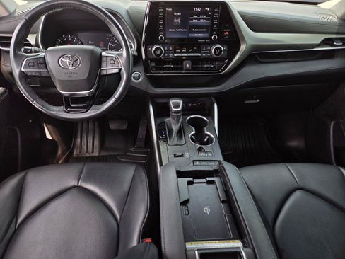 Used 2021 Toyota Highlander XLE FWD image 9