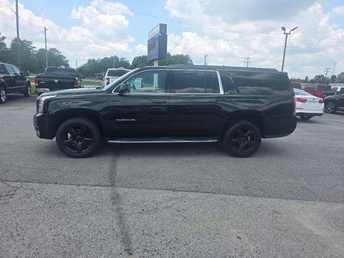 Used 2018 GMC Yukon XL SLT RWD image 2