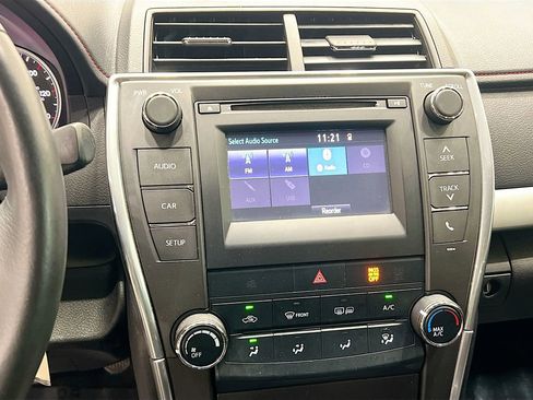 Used 2017 Toyota Camry SE image 23