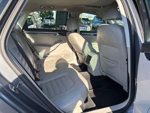 Used 2017 Volkswagen Passat 1.8T SEL Premium FWD image 16