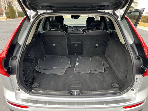 Used 2020 Volvo XC60 T6 Momentum image 33