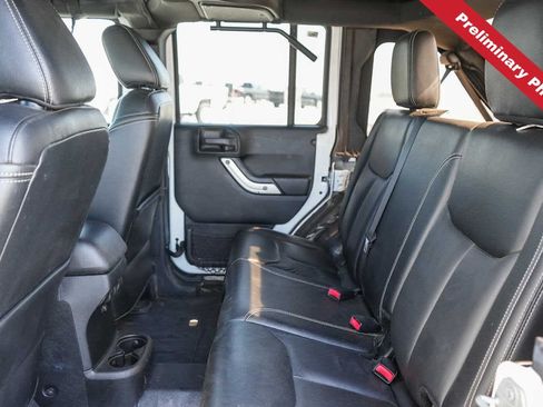 Used 2017 Jeep Wrangler Unlimited Sahara w/ Connectivity Group AWD/4WD image 13