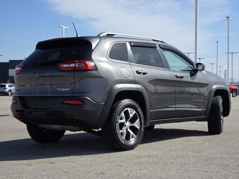 Used 2018 Jeep Cherokee Trailhawk w/ Cold Weather Group AWD/4WD image 17