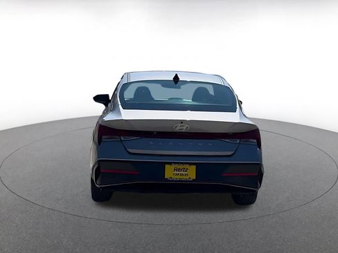 Used 2025 Hyundai Elantra SEL image 12