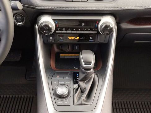 Used 2021 Toyota RAV4 Limited image 18