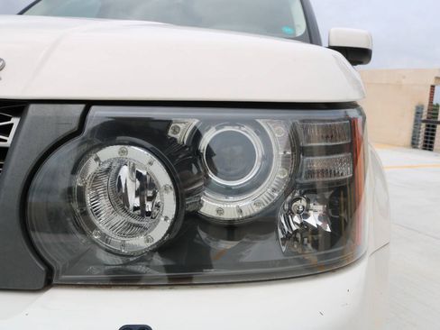 Used 2010 Land Rover Range Rover Sport Supercharged AWD/4WD image 51