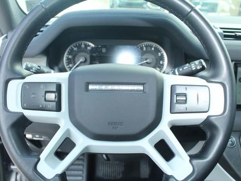 Used 2023 Land Rover Defender 110 image 17