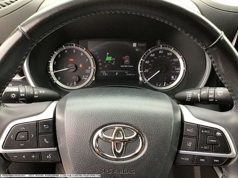 Used 2023 Toyota Highlander XLE image 8
