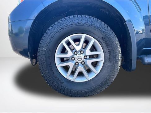 Used 2015 Nissan Frontier SV AWD/4WD image 9
