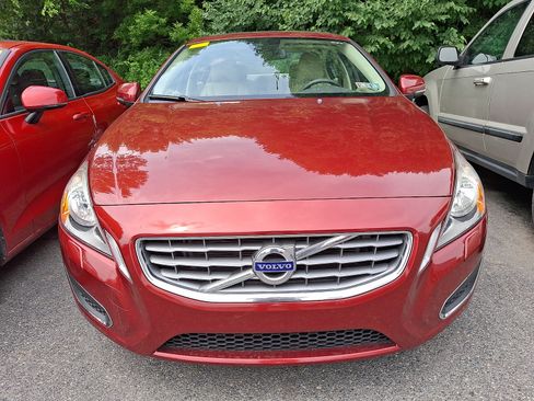 Used 2013 Volvo S60 T5 FWD image 2