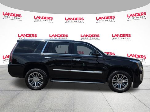 Used 2020 Cadillac Escalade 2WD image 2
