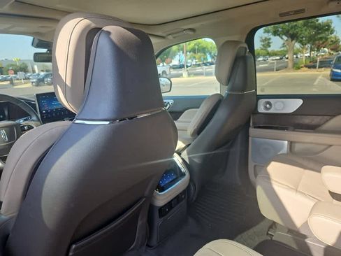 Used 2023 Lincoln Navigator Reserve AWD/4WD image 12