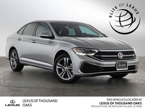 Used 2022 Volkswagen Jetta SE FWD image 1