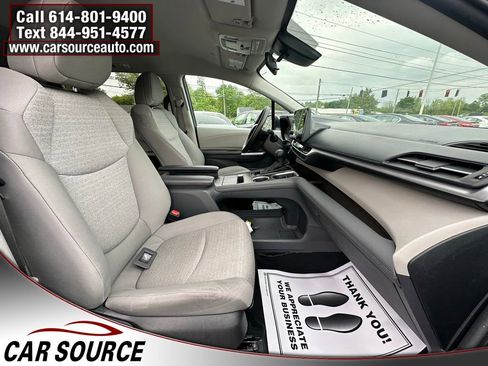 Used 2024 Toyota Sienna LE FWD image 26
