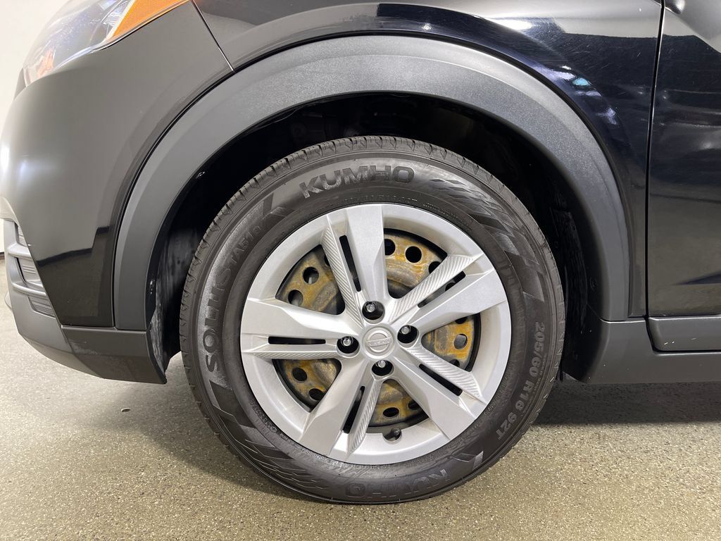 Used 2020 Nissan Kicks S FWD image 11
