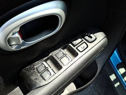 Used 2018 Kia Soul + FWD image 12
