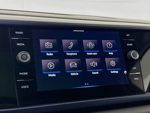 Certified 2022 Volkswagen Taos SE w/ Panoramic Sunroof Package image 16