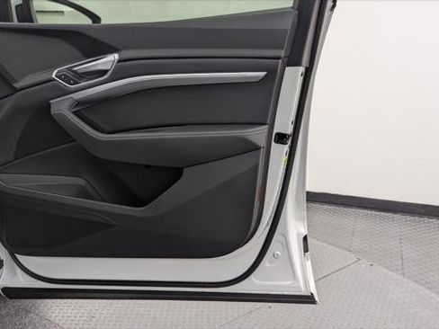 Used 2021 Audi e-tron Premium w/ Convenience Plus Package image 22
