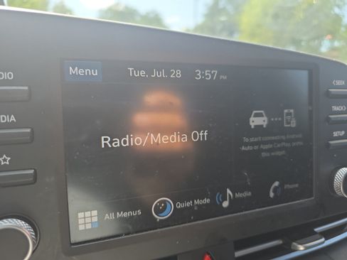 Used 2025 Hyundai Elantra SE FWD image 11