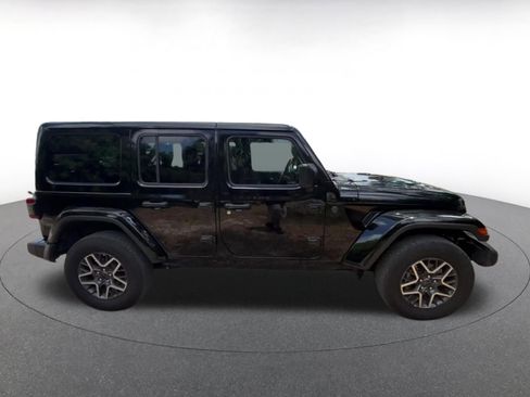 Used 2025 Jeep Wrangler Unlimited Sahara AWD/4WD image 16