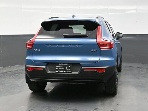 Used 2025 Volvo XC40 B5 Ultra AWD/4WD image 6