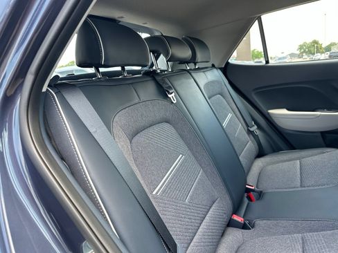 Used 2025 Hyundai Venue Limited FWD image 23