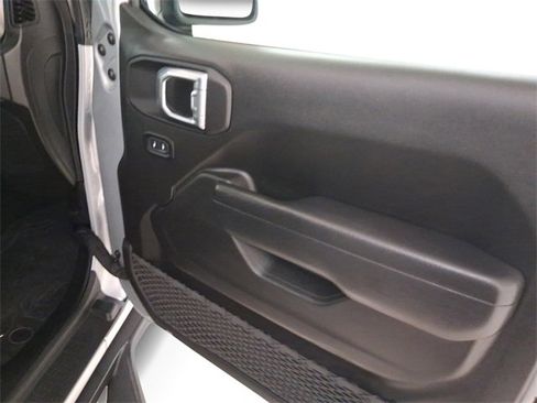 Used 2023 Jeep Gladiator Willys image 15