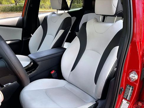 Used 2022 Toyota Prius XLE FWD image 18