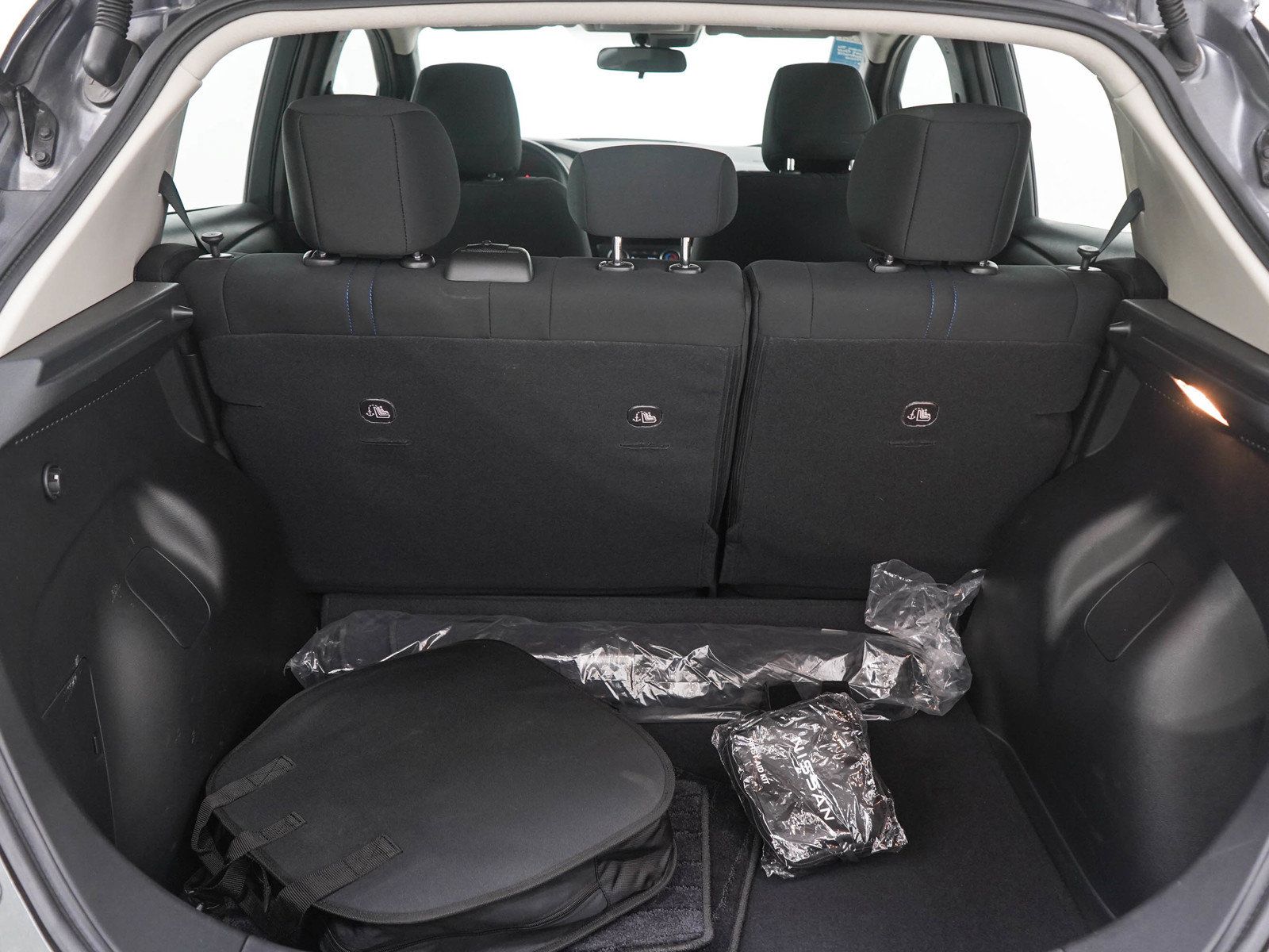 Used 2025 Nissan Leaf S FWD image 9