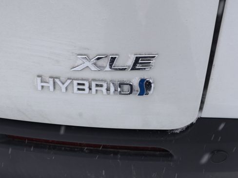 Used 2024 Toyota Sienna XLE image 15