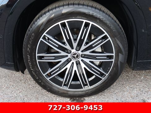 Certified 2023 Mercedes-Benz EQS 580 4MATIC SUV w/ Exclusive Trim Package image 14