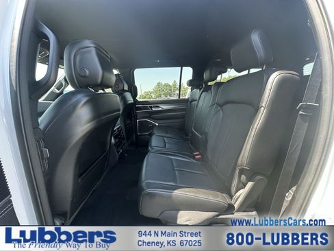 Used 2025 Jeep Wagoneer Series II w/ 8-Passenger Seating Package AWD/4WD image 21