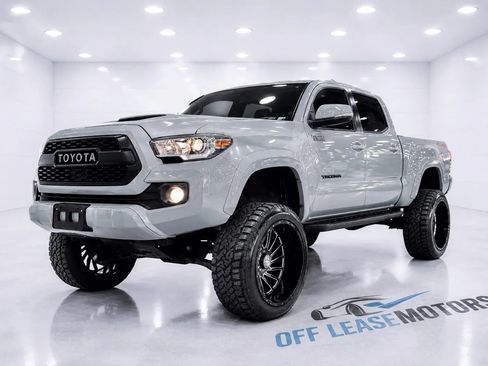 Used 2020 Toyota Tacoma TRD Sport AWD/4WD image 1