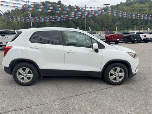 Used 2020 Chevrolet Trax LS w/ Tint and Cruise Package FWD image 4