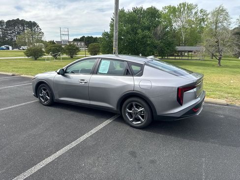 Used 2025 Kia K4 LXS image 8