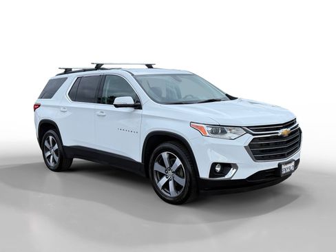 Used 2020 Chevrolet Traverse LT w/ LT Premium Package image 7