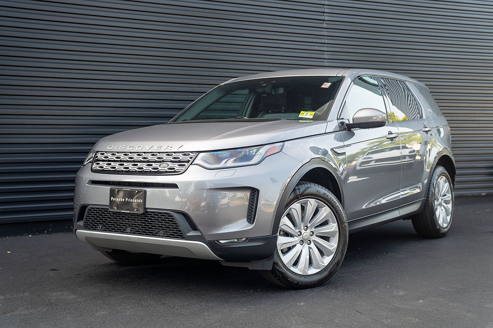 Used 2020 Land Rover Discovery Sport SE AWD/4WD image 1