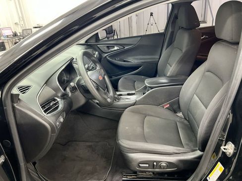 Used 2017 Chevrolet Malibu LT FWD image 19