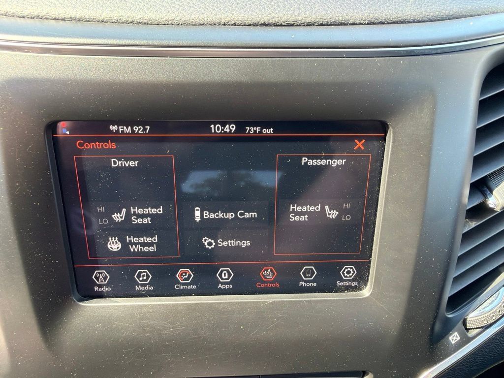 Used 2019 Jeep Cherokee Latitude Plus w/ Cold Weather Group AWD/4WD image 26