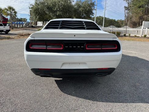 Used 2018 Dodge Challenger SXT image 32