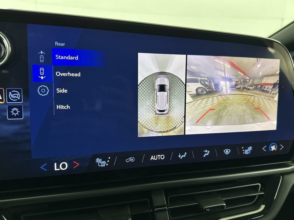 Used 2024 Chevrolet Equinox EV RS FWD image 17