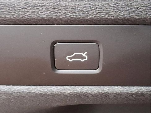 Certified 2025 Volvo XC60 B5 Plus image 21