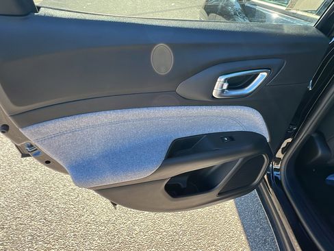 Certified 2025 Jeep Compass Sport image 22